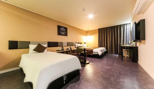 Room (Premium Twin (double single bed Netfl)