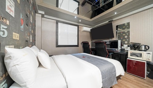 Room (High-end couple PC room)