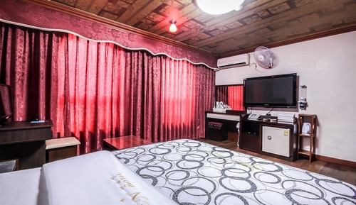 Room (Large room)