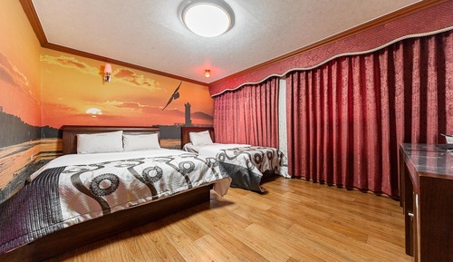Room (Twin)