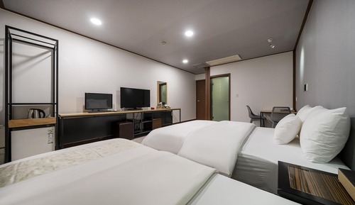 Room (Twin)