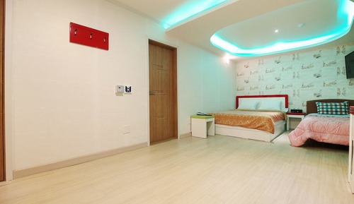 Room (Two Bed)