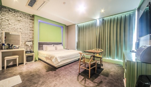 Room (Deluxe room)