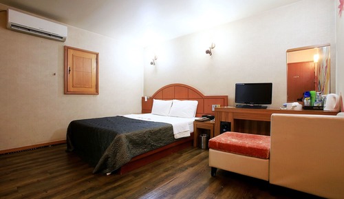 Room (Jetted Spa Tub for 2 (Non-Smoking OTT)