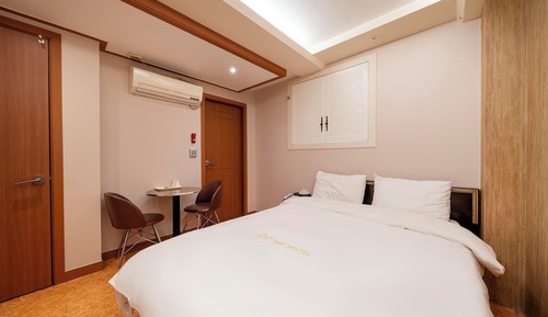 Room (Deluxe room)