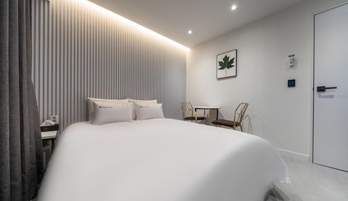 Room (Luxury Bed Room (Pool BBQ) (YouTube N)