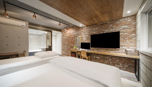 Room (Twin (OTT))