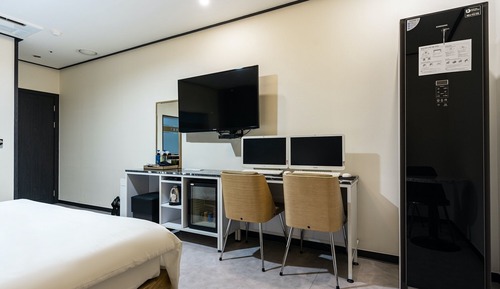 Room (Twin)