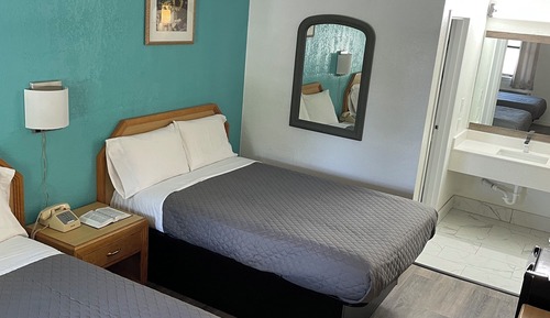 2 Double Beds Smoking