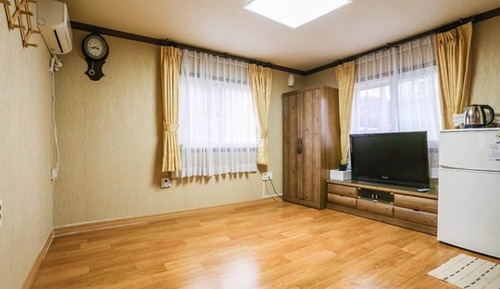 Room (Room 7)