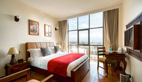 Classic Room, 1 King Bed, Mountain View