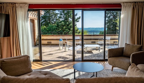 Panoramic Room