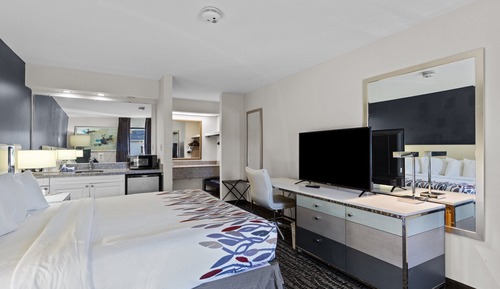 King Bed Deluxe With Wet Bar