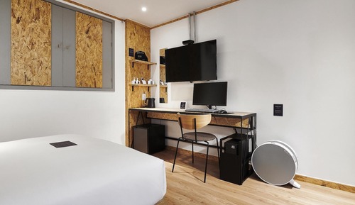 Room (Standard Non-Smoking Room (6 OTTs 1 P)