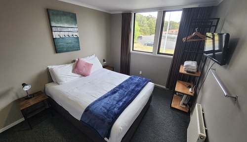 Standard Room, 1 Queen Bed, Shared Bathroom