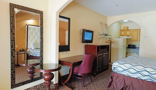 King Bed Accessible with Kitchenette