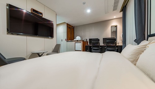 Room (Couple PC (2 PCs with the latest spec)