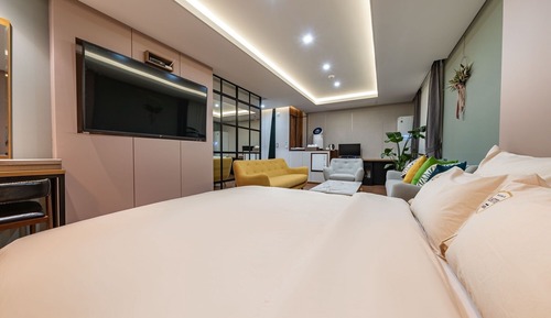 Room (VIP event room (spacious and comforta)