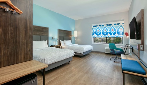 Room, 2 Queen Beds, Accessible, Bathtub