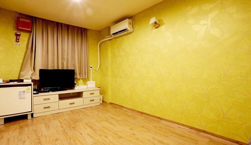 Room (Ondol Room)