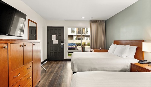 Standard Room, 2 Queen Beds, Accessible, Bathtub