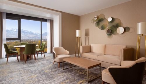 Grand Suite, 1 King Bed, Mountain View (Panoramic)