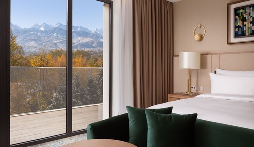 Executive Suite, 1 King Bed, Mountain View (Panoramic)