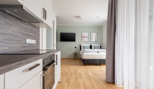 Suite M with loggia & street view