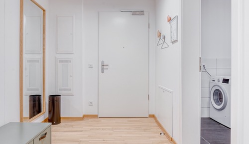 One-bedroom Suite with balcony & courtyard view