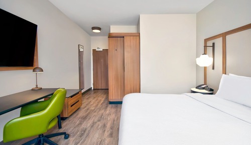 Room, 1 King Bed (Mobility Accessible, Tub)