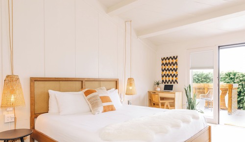 Deluxe Room, 1 King Bed, Patio