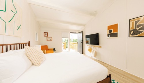 Deluxe Room, 1 King Bed, Patio