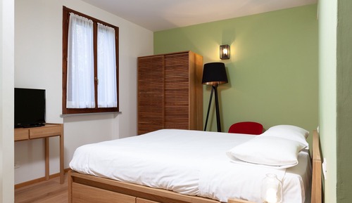 Deluxe Suite, 1 Bedroom, Pool Access, Garden Area