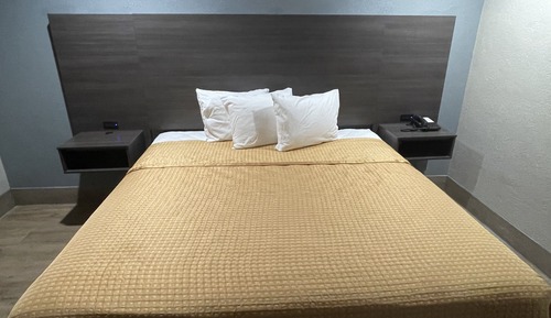 Standard Room, 1 King Bed