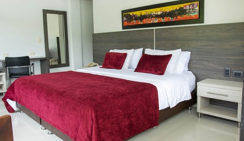 Superior Suite, Jetted Tub