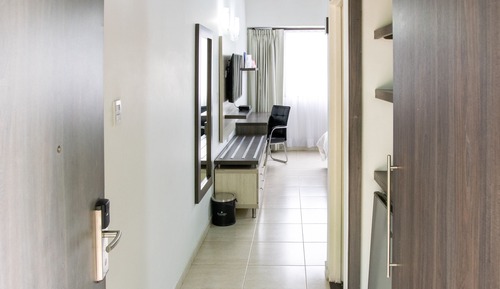 Junior Room, 1 King Bed