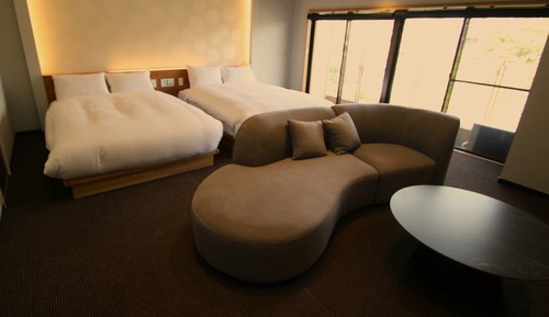 Twin Bedroom with Semi-Open-Air Bath