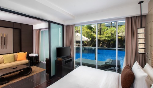 Deluxe Pool Access Suite