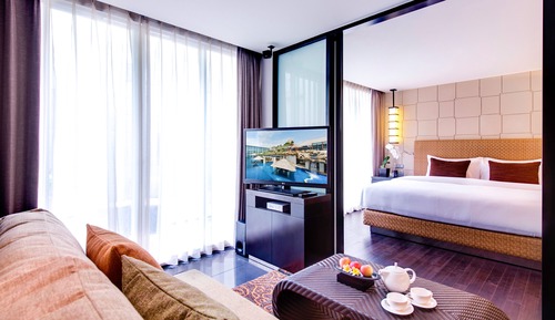 Deluxe Pool View Suite