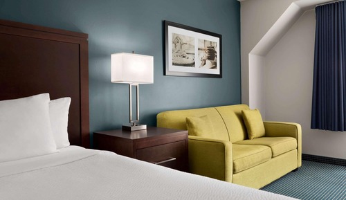 Premium Room, 1 King Bed, Non Smoking, Exterior Corridor