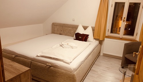 Classic Studio Suite, 1 King Bed, Kitchenette, City View