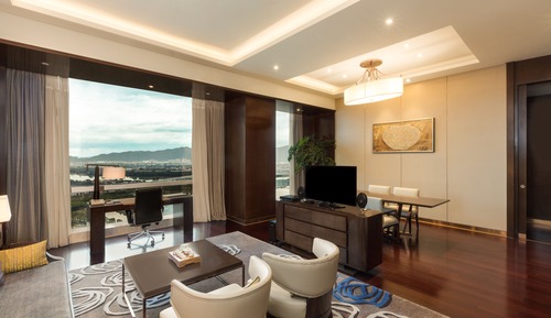 Deluxe Suite, 1 King Bed (Living Dining Area)