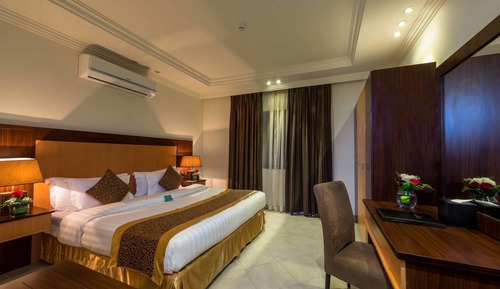 Suite, 3 Bedrooms