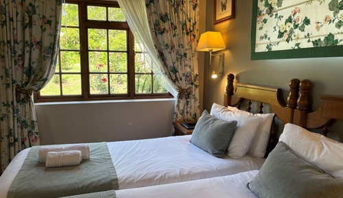 Twin Rooms - Rose Court