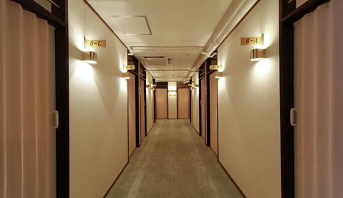 Deluxe Capsule, Women only