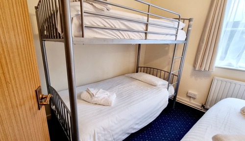 Suite, Ensuite ((Sleeps up to 4))