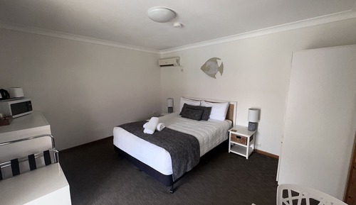 Deluxe Queen Room