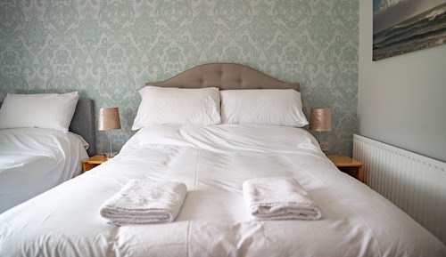 Standard Double or Twin Room, Multiple Beds, Mountain View