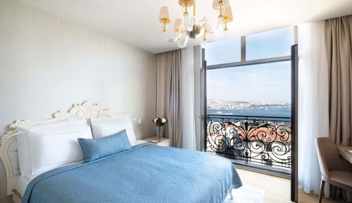Executive Suite With Bosphorus View Lounge Access