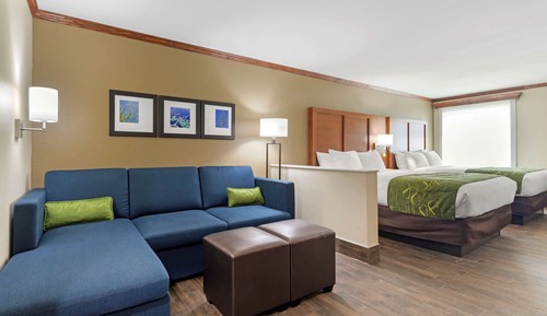 Two Queeen Beds